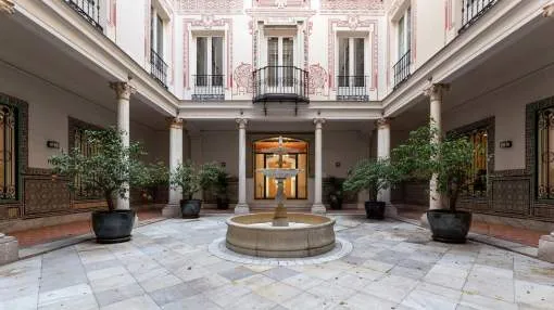 Bourgeois penthouse in heart of the centre of Madrid Bourgeois penthouse in heart of the centre of Madrid
